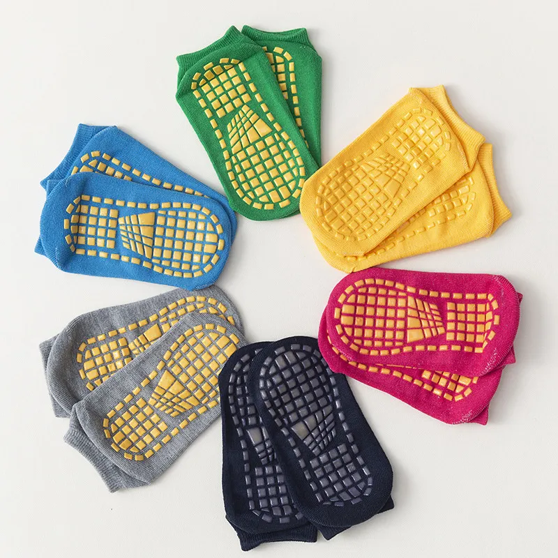 Chaussettes d'aire de jeux Chaussettes de sport de yoga Chaussettes chaudes pour l'éducation précoce couvrent les chaussettes de trampoline parent-enfant de printemps et d'été antidérapantes