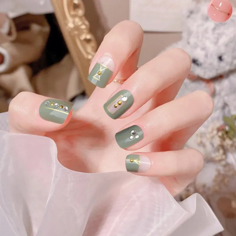 Faux Ongles 24PCS / set Nail Matcha Vert Petit Diamant Avec Colle Court Carré Art Mignon Strass Conception Faux Appuyez Sur NailFalseFalse