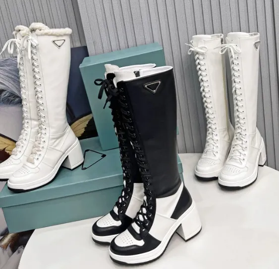 Senaste Boot Triangle Lace-Up Knee-High Boot Chunky Heel Leather Lace-Up Zipper Shoes Women's Luxury Designer High Quality Fashion Shoes Factory Shoe Size