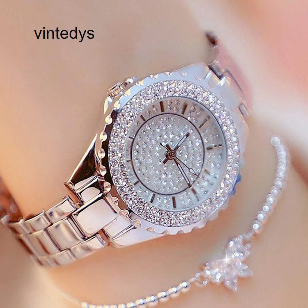 Reloj de cuarzo Relojes de alta precisión Relojes para mujer Temperamento Esfera súper flash Conjunto de reloj con incrustaciones en inglés y versátil pulsera de cuentas con lazo de diamantes