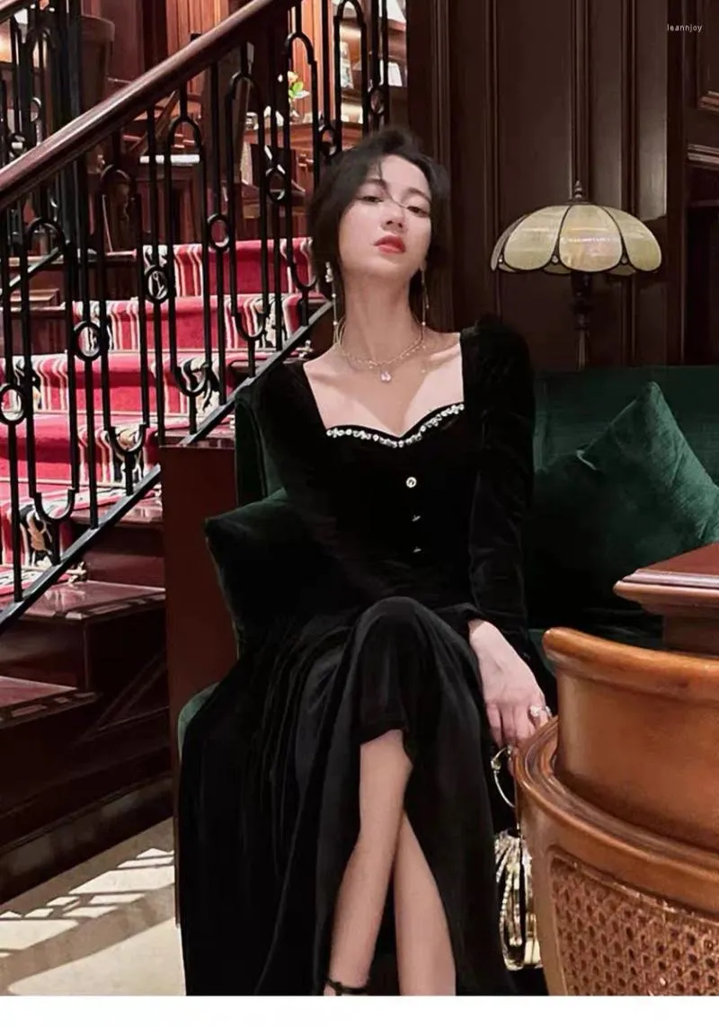 Casual Dresses Elegant Black Velvet Dress Woman Retro France Style Square Collar Crystal Romantic Lady Midi Robe Noir Vestido Negro