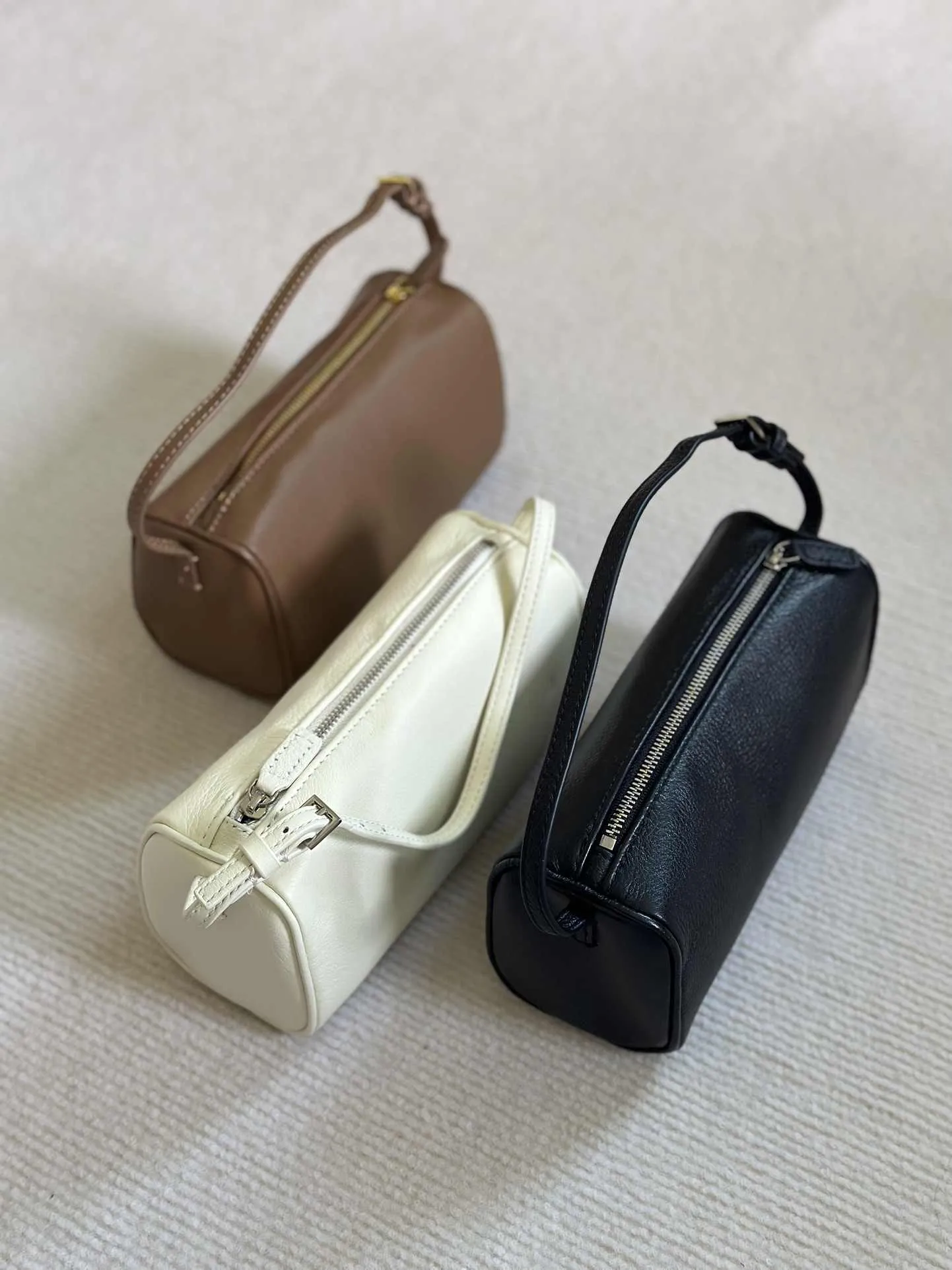 Classic Designer Bag Women Handväskan Baguette Bags Designer Shoulder Bag Cylinder Casual Clutch Solid Color Minimalist Style Purse