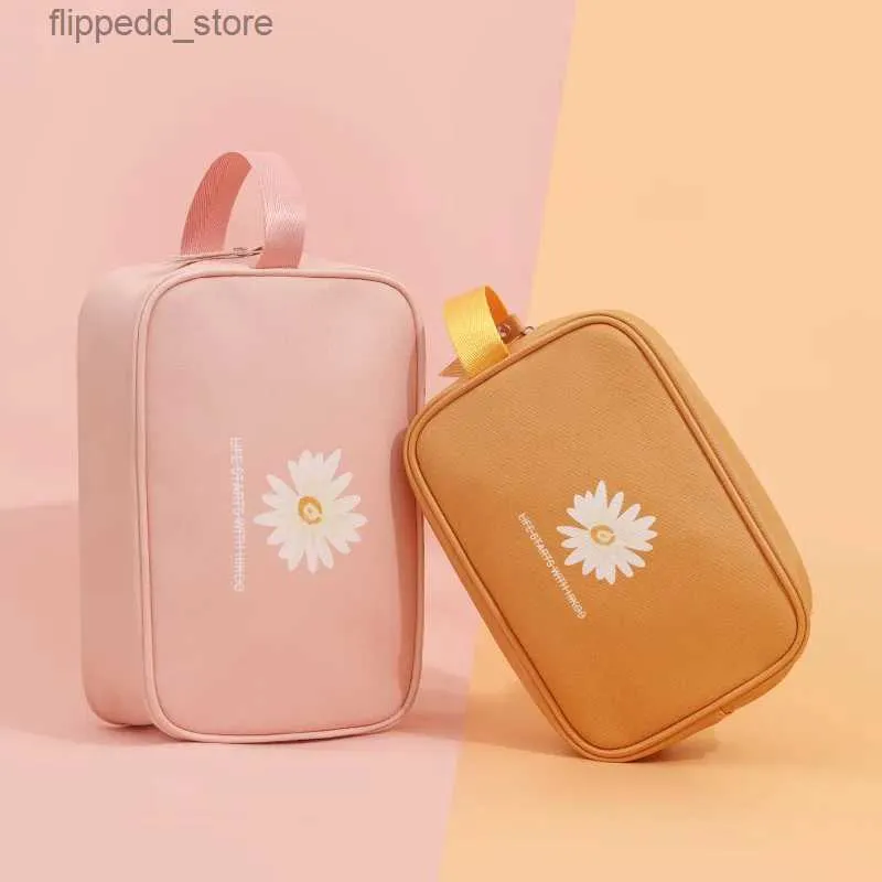 Cosmetic Bags Little Daisy Cosmetic Bag Ins Style Portable Large Capacity Fashion Brand Portable Bag Wash Bag Cosmetics Storage Bag Q231108