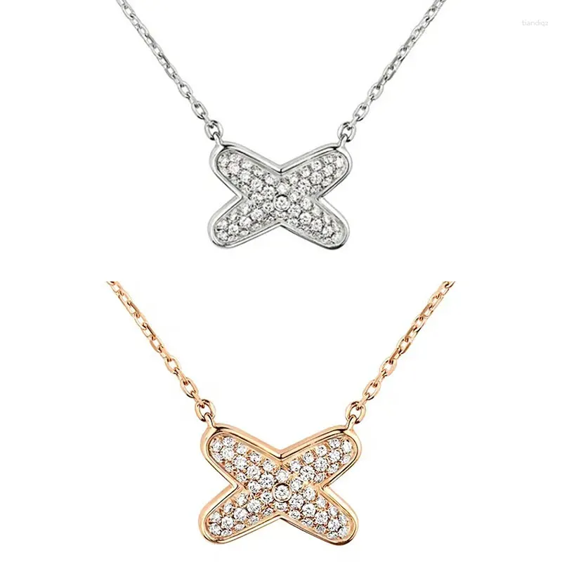 Chaînes Bijoux français 925 Sterling Silver Croix cloutée avec collier de diamants pour femmes de qualité supérieure