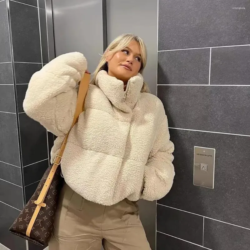 Kvinnors trenchrockar fleece jacka kvinnor mode dam långa ärmar beige faux päls high street höst vinter rock varm kvinnlig topp