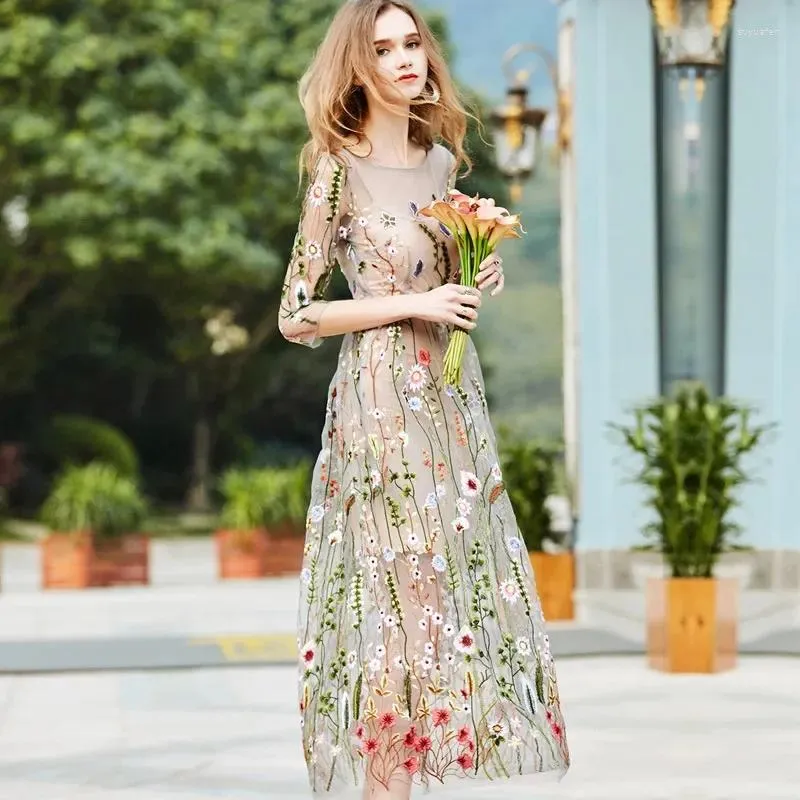 Casual Dresses Elegant Party Dress Women's Fashion Bohemian Summer Seaside Resort Beach Long Skirt Vintage Embroidered Mesh