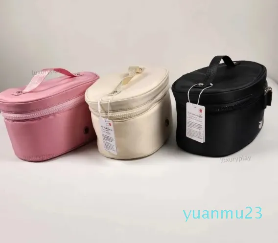 Lu makyaj çantası tasarımcısı açık çantalar kadın oval kit spor salonu makyaj depolama çantaları kozmetik çanta fany paketi çanta