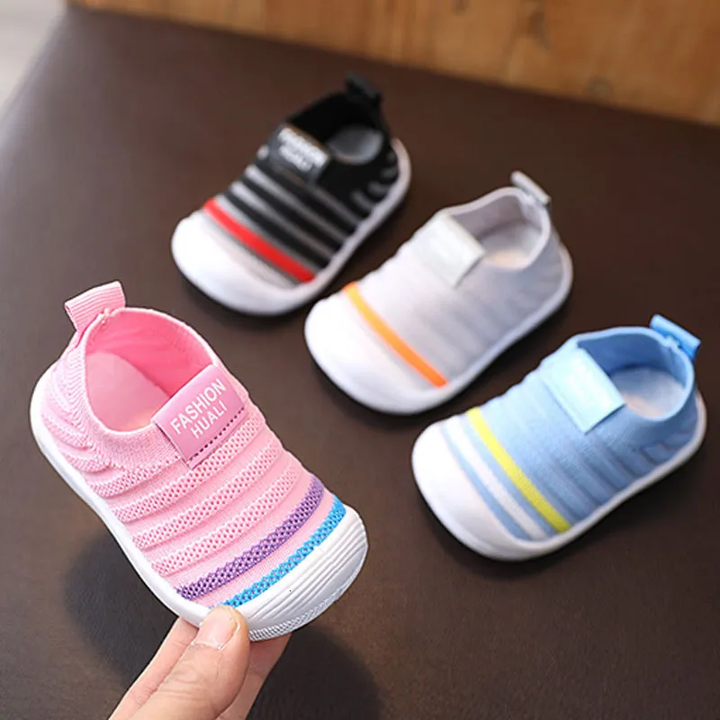 Первые пешеходы Baby First Walker Baby вязаные туфли для девочек для девочек с мягкой подошвой в помещении и на открытом воздухе 1 ​​год Zapatos Springsummer 230407