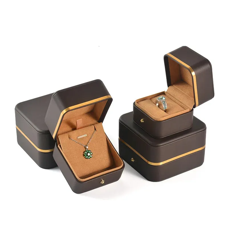 Sieradendozen Lederen ketting Ring Hanger Bangle Armband Box Sieraden Geschenkverpakking Case voor bruiloftsvoorstel 231108
