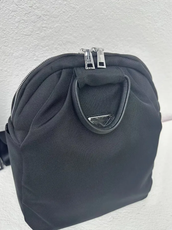 Anti-stöld ryggsäck Kvinnors nya mode trendiga superlätt stor kapacitet Schoolbag Oxford tyg nylon resor ryggsäck grossist