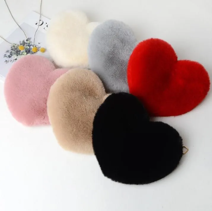 Sac en forme de cœur à la mode, sac à bandoulière en peluche en fourrure en forme d'amour, joli cadeau pour femme avec chaîne en métal df257