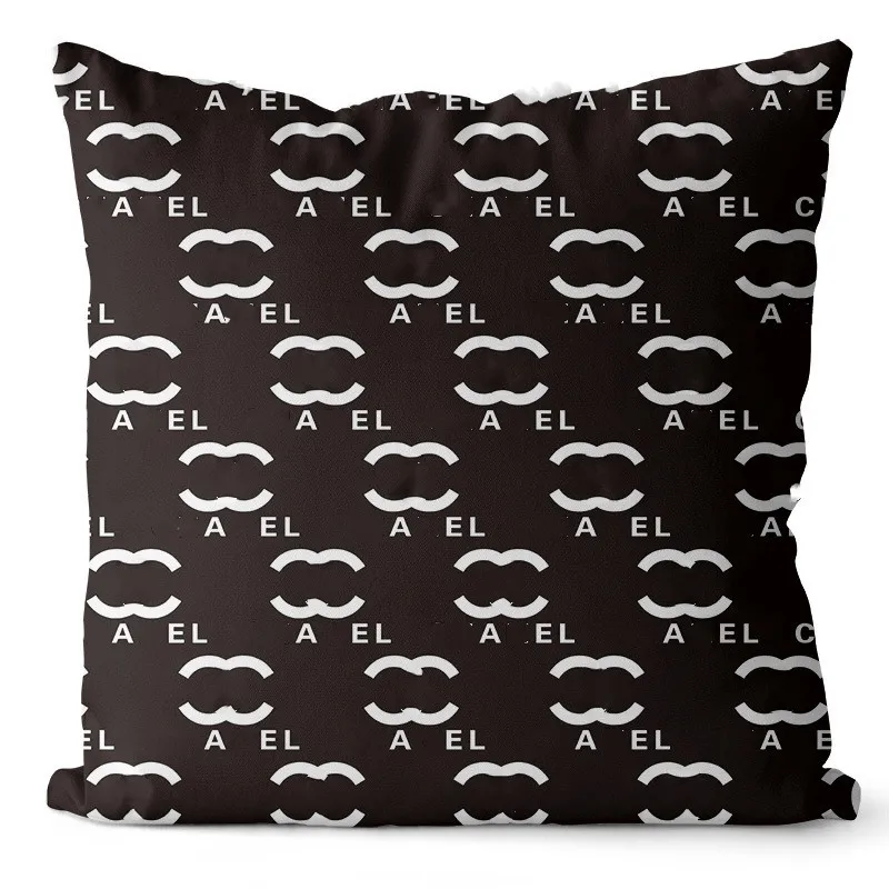 Coussin de créateur noir et blanc, lettre Logo, housse de coussin pour la maison, décoration de canapé, coussin 45x45cm, noyau d'oreiller amovible