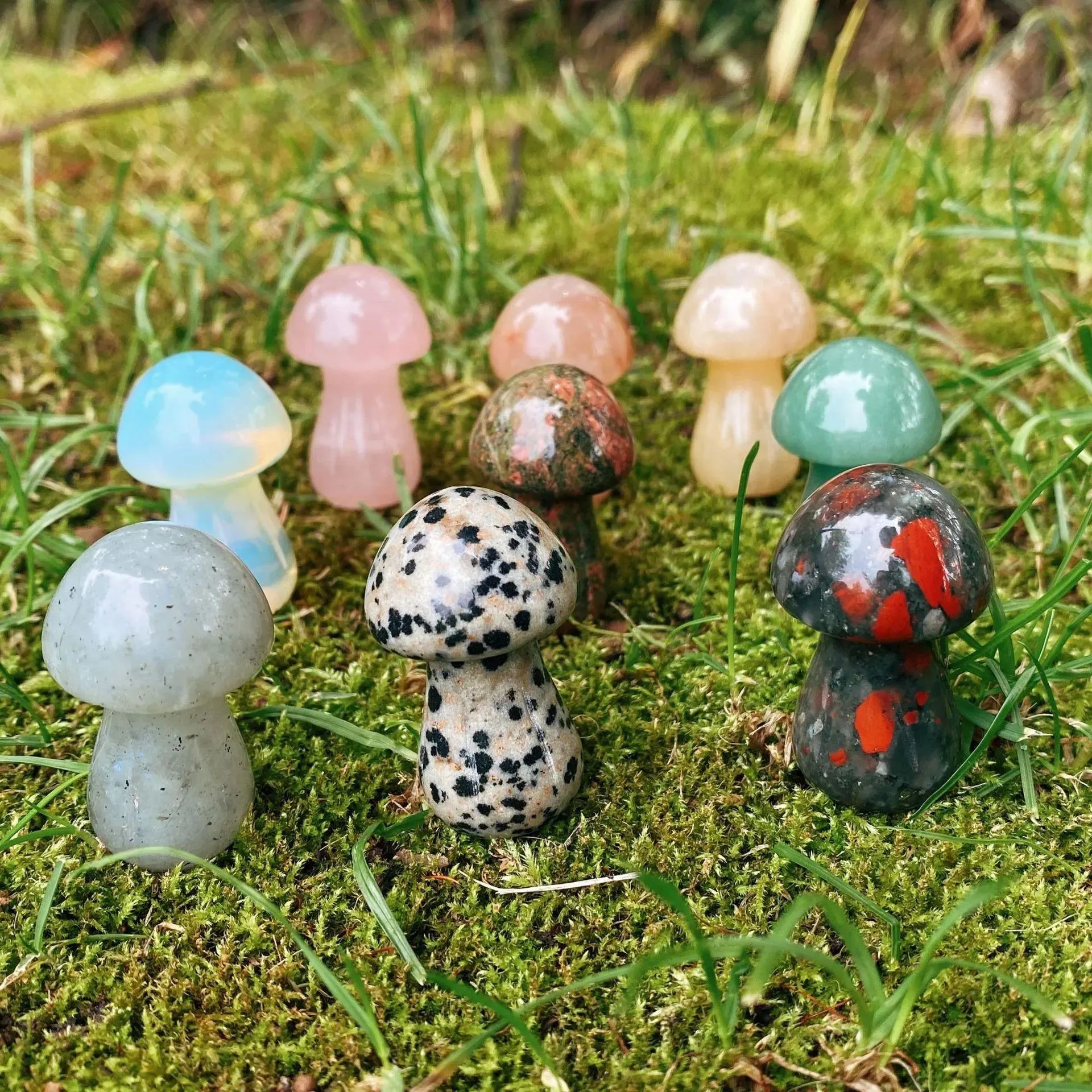 1.5inch Natural Stone Carved Crystal Mushroom Healing Reiki Mineral Statue Crystal Ornament Home Decor Gift Mix Colors