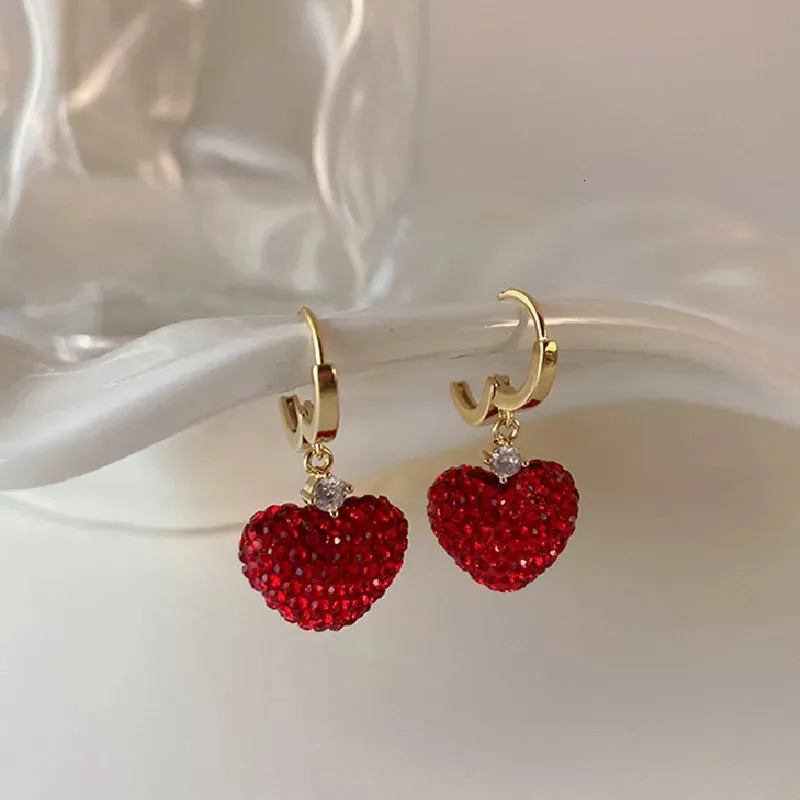 Stud Corée du Sud Design Bijoux de mode Fille sexy Pendentif coeur rouge Boucle d'oreille en or Boucles d'oreilles Accessoires Boucles d'oreilles de fête Femmes 231108