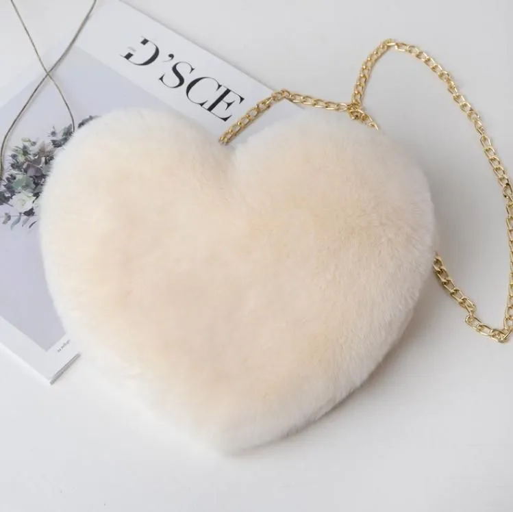 Sac en forme de cœur à la mode, sac à bandoulière en peluche en fourrure en forme d'amour, joli cadeau pour femme avec chaîne en métal df257