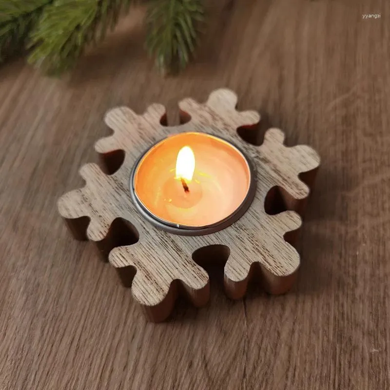 Świece 1PC Boże Narodzenie drewniany świecznik Snowflake Xmas Tree Star Kształt Lekkie światło na przyjęciu na przyjęcie domowe wystrój stolika domowego