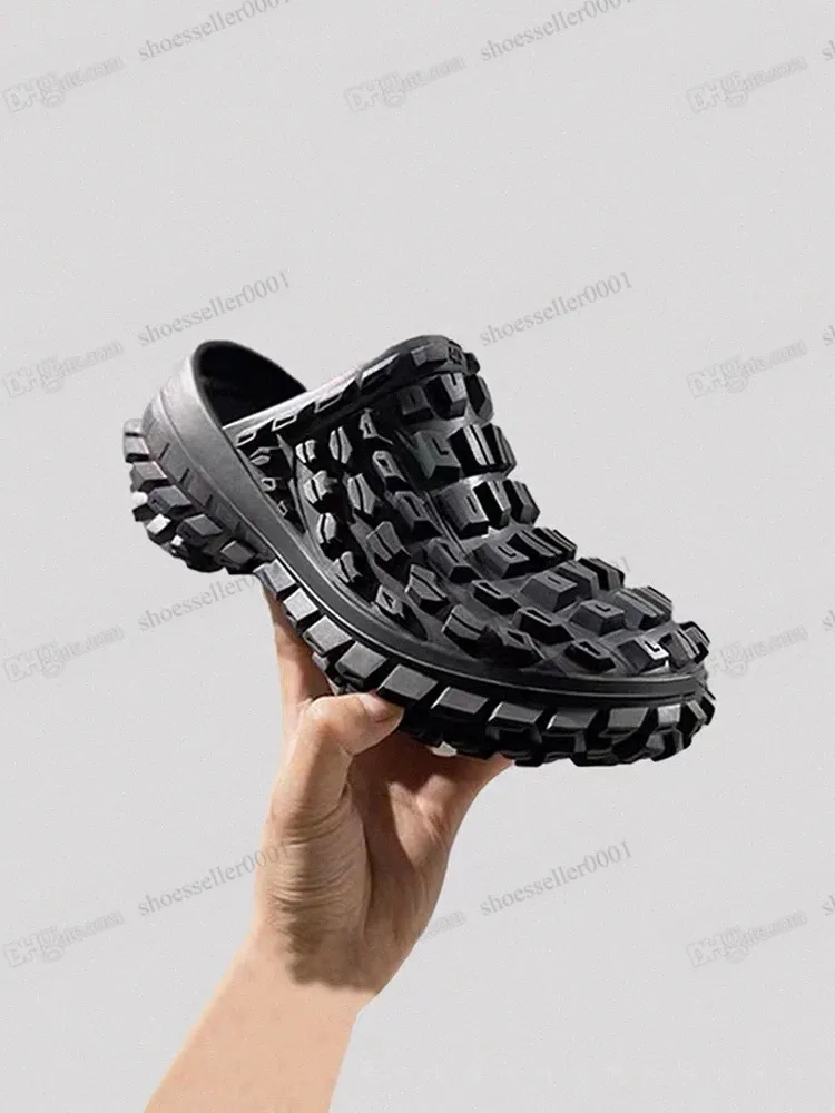 Defender heren Tyre Sandalen ontwerper retro banden semi -trailer casual schoenen dikke platform rubber dikke sloe sneaker mannen trainers drievoudige zwarte schoen SNE A1K1#