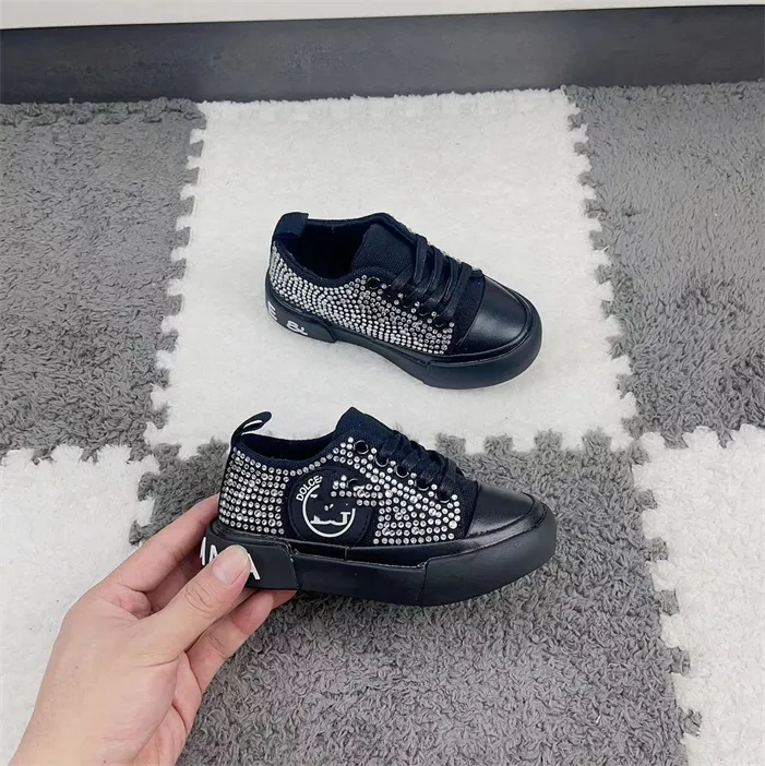 2023 Winter Trend Trend Trade Trade Shoes Classic Fashion Letter Check Full Flow Lace-Up Shoils ، Size 26-35cm Q28