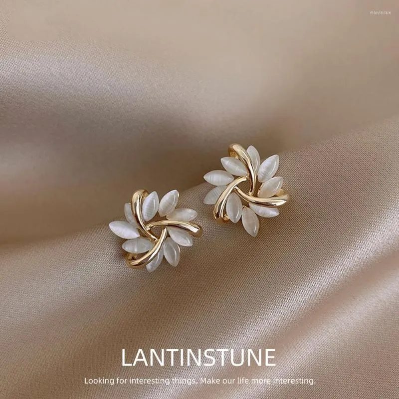 Kolczyki stadnorskie francuskie opale obracające płatki okrągłe kwiat dla kobiet eleganckie wzornictwo zaawansowane urok złota biżuteria n284