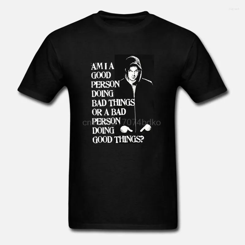 Herren T-Shirts Offiziell lizenziertes Merchandise Dexter A Bad Person Doing Good Things Shirt (Schwarz) Aufdruck Rundhals Mann