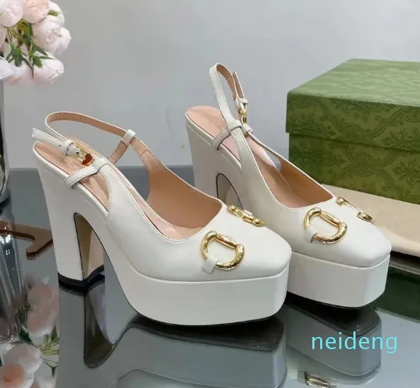 Yeni Elbise Ayakkabı Tasarımcı Yüksek Topuklu Kadınlar Back Hollow Toe Toe Toe Sandalet Metal Düğmesi Dekoratif Moda Partisi Platform Kalın Sole Fabrika Ayakkabı