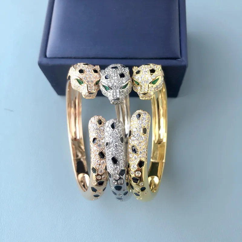 Alta versão v ouro Designer Coleção Estilo Pulseiras Abertas Bangle Mulheres Lady Configurações Banhado A DiamanteCor Pontos Pretos Olhos Verdes Leopardo Pantera Moda Jóias