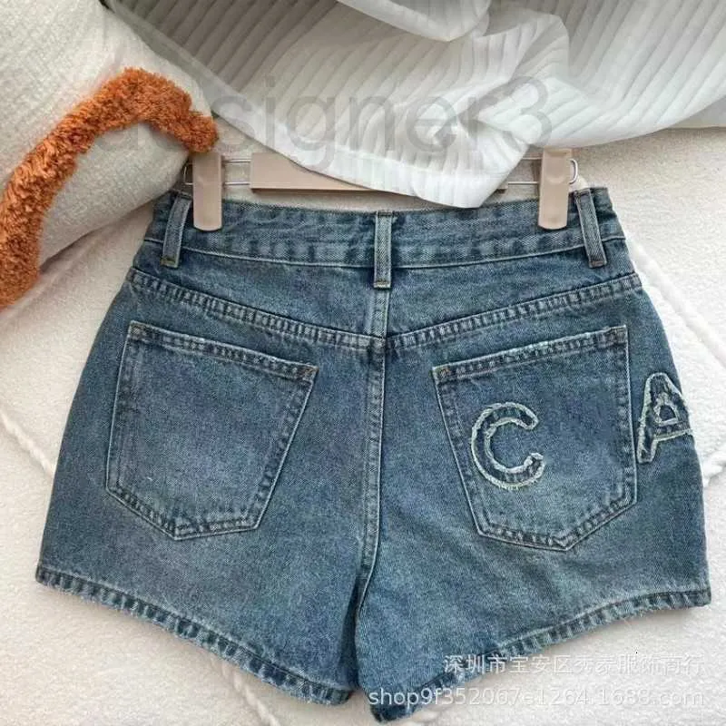 Kvinnors jeans designer högkvalitativ vår/sommar 2023 ny stil chic broderi midja smal löst denim bred ben shorts för kvinnor 7zrm