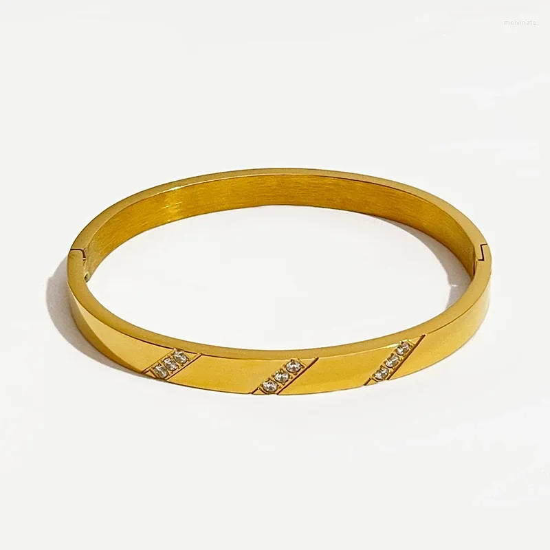 Bangle bezoedelen gratis 18k verguld roestvrij staal witte zirkonia clip-on armband voor vrouwen textuur charme sieraden cadeau