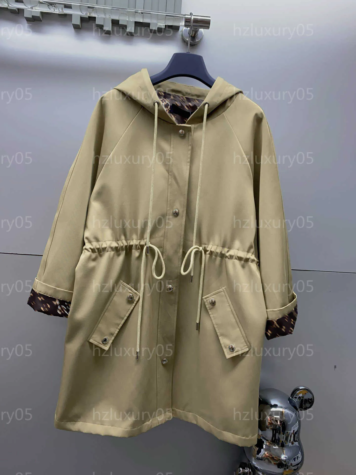 Trench Coat Femmes Designer Veste de la longueur de longueur de longueur de longueur de la longueur imprimé de belles manteaux de femme de femme d'automne décontractés.