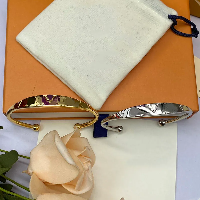 Designer Gold Bangle Love Armband Fashion Jewelry Luxurys Designers Letter Pendant Silver Armband For Women Mens Diamond Armband
