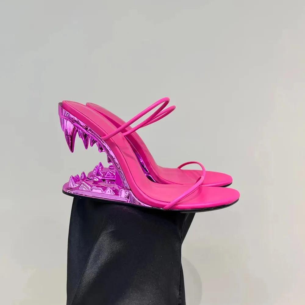 Zapatillas de Pedal de cabeza redonda 2023, zapatillas de tacón alto con dientes de Metal, punta abierta, ahuecada con tacón Irregular, zapatos de mujer de talla grande