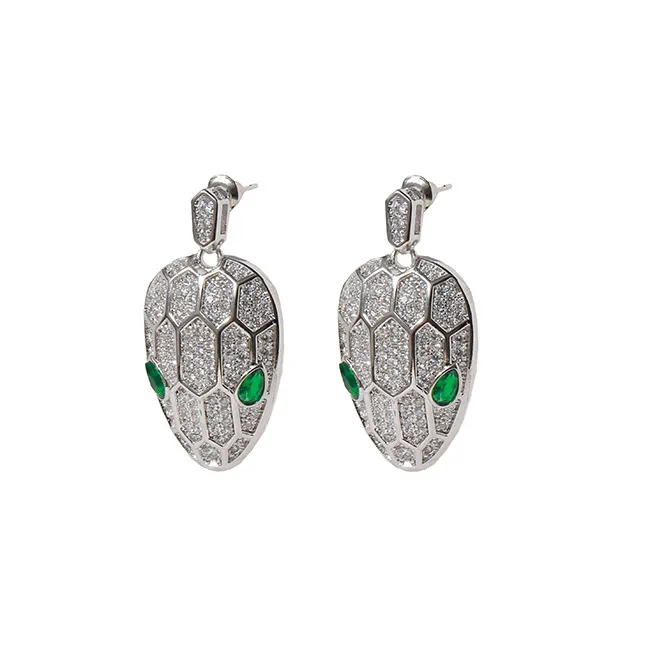 Fahion 2024 Ny ankomstpersonlighet Green Eye Snake Head Stud Earring Micro-CZ Snake Pendant Choker Earring Link Chain Womens Lover Emamel Party Gift