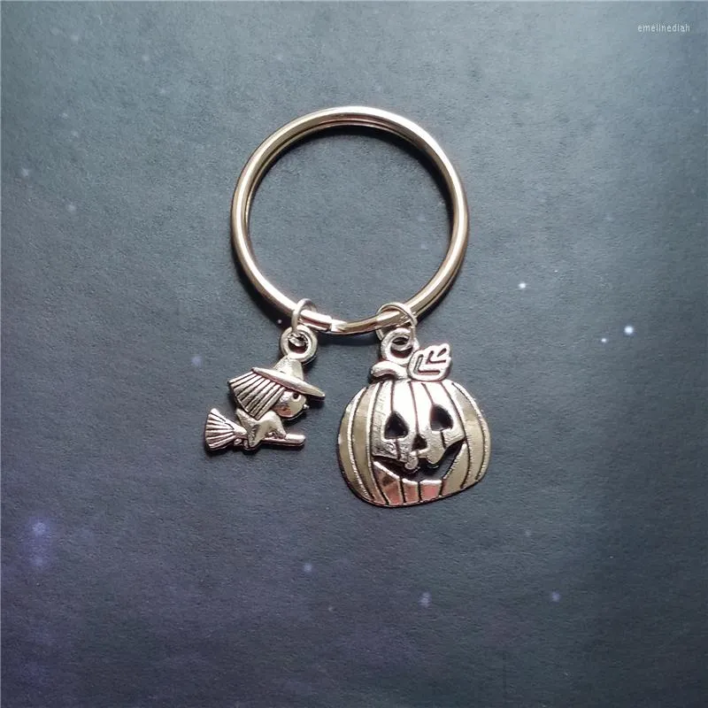 Schlüsselanhänger Kürbisse und Hexe Schlüsselanhänger Anhänger Halloween Schmuck Geschenk Winziger Schlüsselanhänger für Mädchen