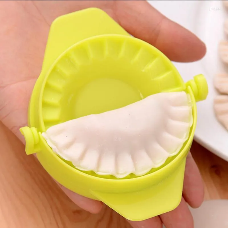Baking Tools Dumpling Mold DIY Plastic Practical Maker Machine Kitchen Ravioli Press Gadget Accessories