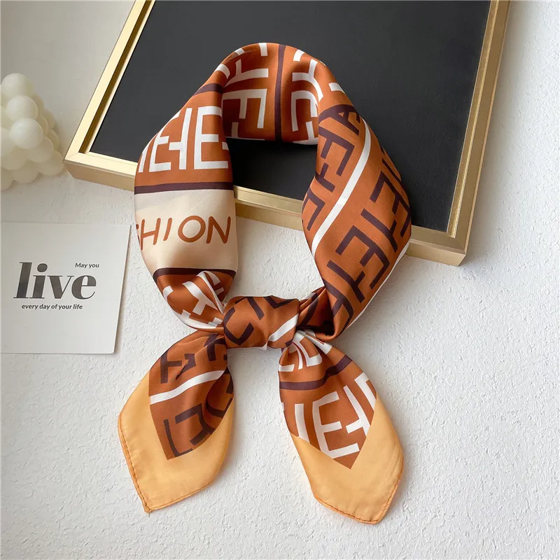 70x70cm Bandana Scarf for Women Designer Head Scarf Scarves Letters Print Flower Imitate Silk Scarf Headband Square Neck Scarves Paris Shoulder Tote Hair Wrap