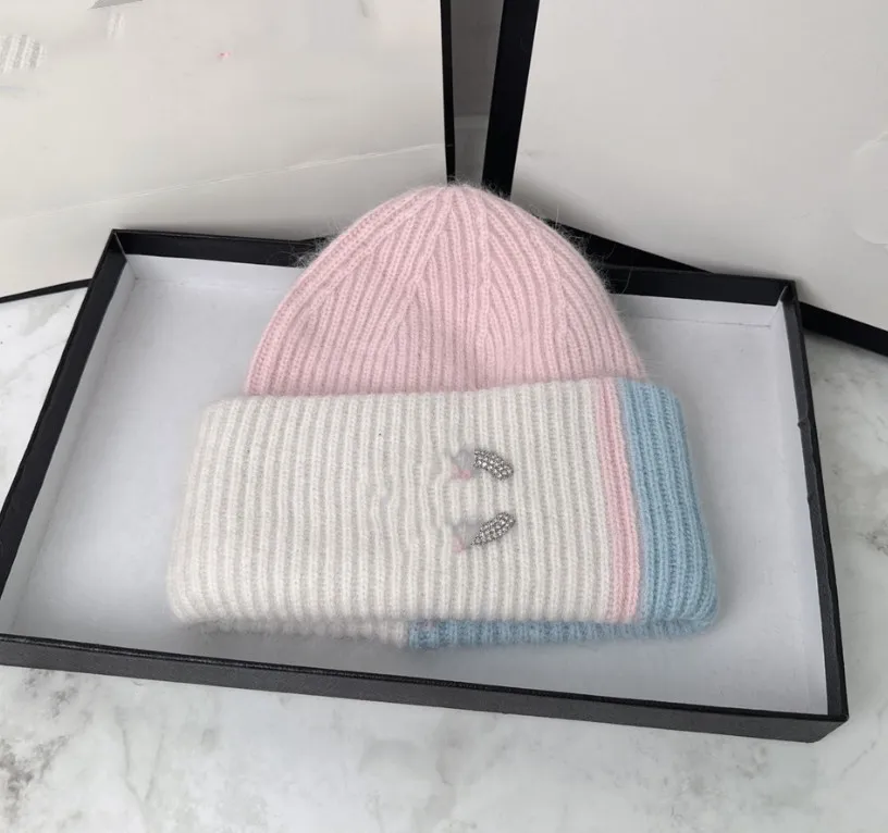 Combinaison simple de trois couleurs, grande marque, chapeau tricoté pour hommes et femmes, automne et hiver, mode chaude, petites casquettes en laine assorties avec tout