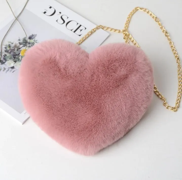 Sac en forme de cœur à la mode, sac à bandoulière en peluche en fourrure en forme d'amour, joli cadeau pour femme avec chaîne en métal df257