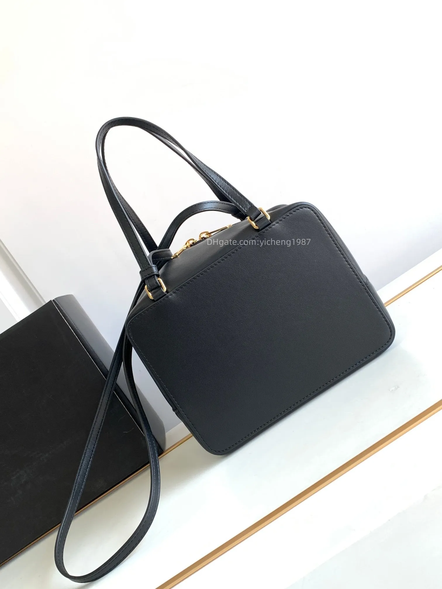 Wholesale cowhide purses hotsell