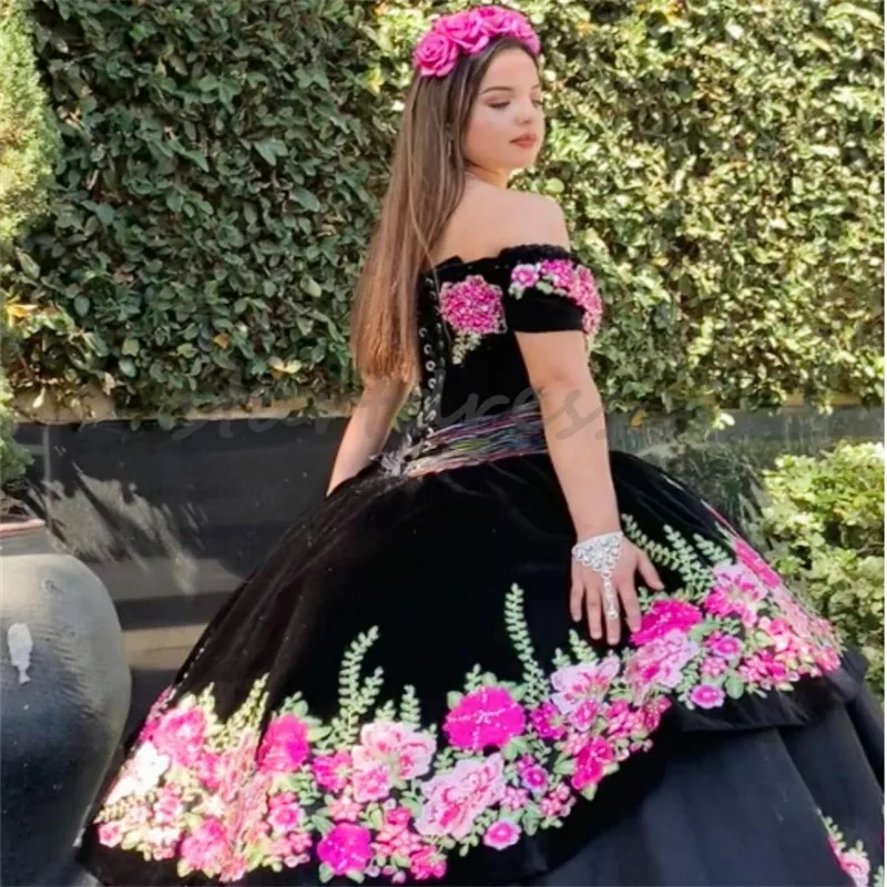 Vestidos elegantes mexicanos 2025