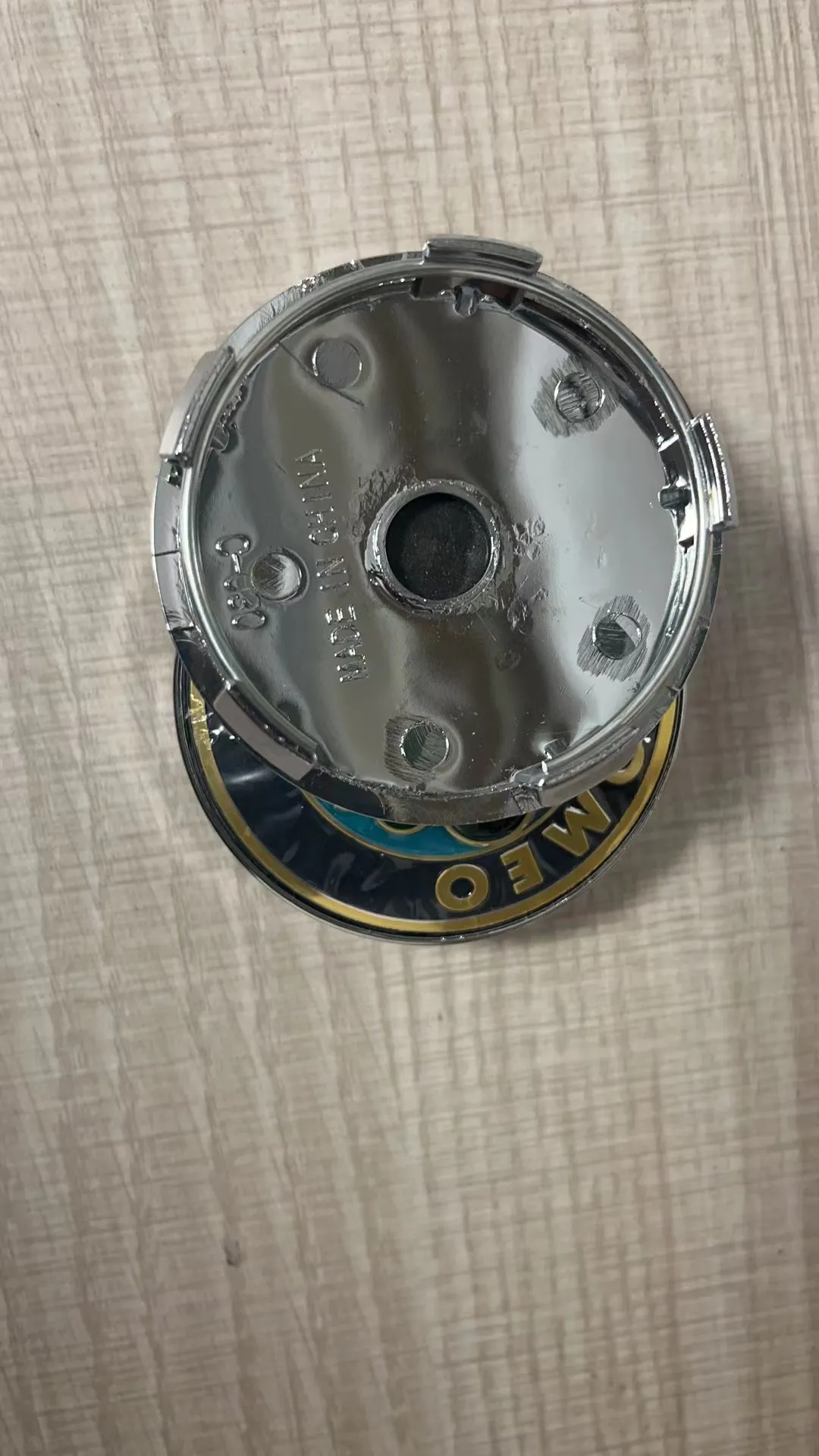 100 pcs 60mm Center Center Hub Caps شعار شارة سيارة لشركة Alfa Romeo