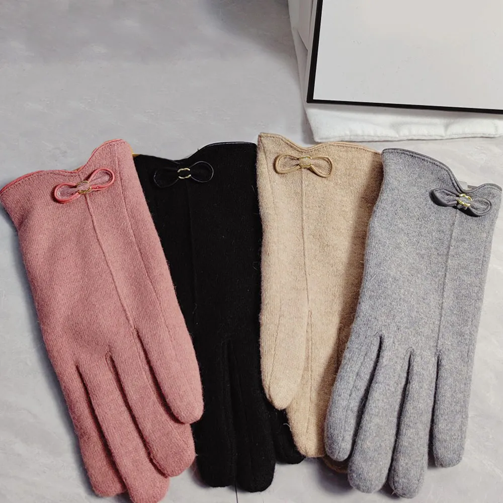 Designer Five Fingers Metal Brand Letter Gants