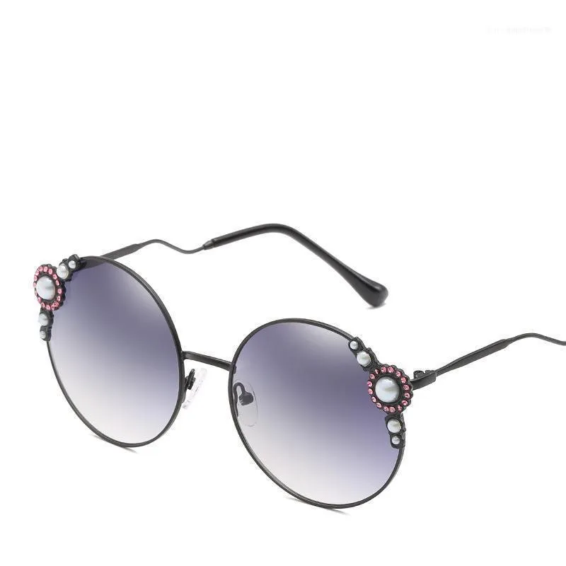 Lunettes de soleil femmes mode ronde 2023 surdimensionné perle dentelle cadre incurvé lunettes jambes nuances Gafas lunettes de soleil femmes1