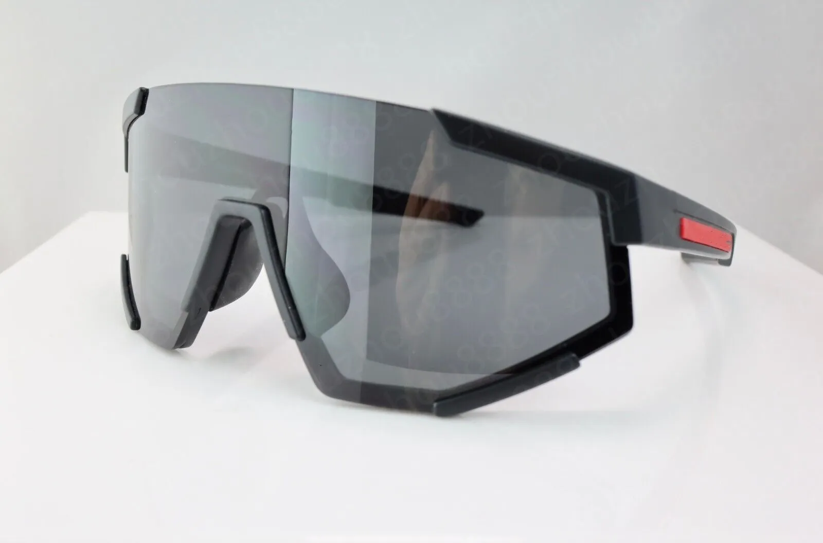 Дизайнерские солнцезащитные очки Shield Белый козырек с красной полосой Мужские женские велосипедные очки Мужская мода Поляризованные солнцезащитные очки Спорт на открытом воздухе Очки для бега с упаковкой