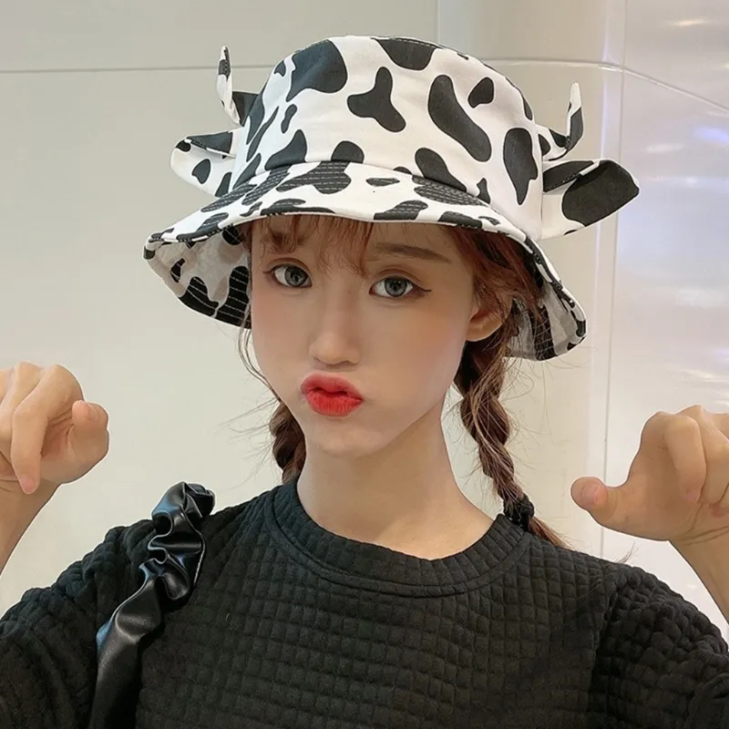 Szerokie brzegi czapki wiadra czapki koreańskie kobiety letnie bawełniane wiadra kapelusz mleko krowi wzór kawaii 3d wół rogu uszy szerokie grzbiet krem ​​przeciwsłoneczny Cap rybak 230408