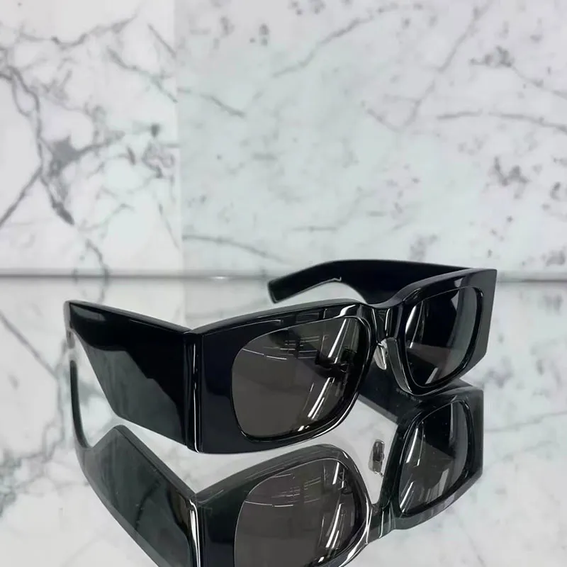 Risparmia alla grande su Occhiali Da Sole Di Moda Donna Oversize Occhiali  Da Sole Quadrati Di Grandi Dimensioni Per Donne Uomini, Protezione UV400,  - Main Image