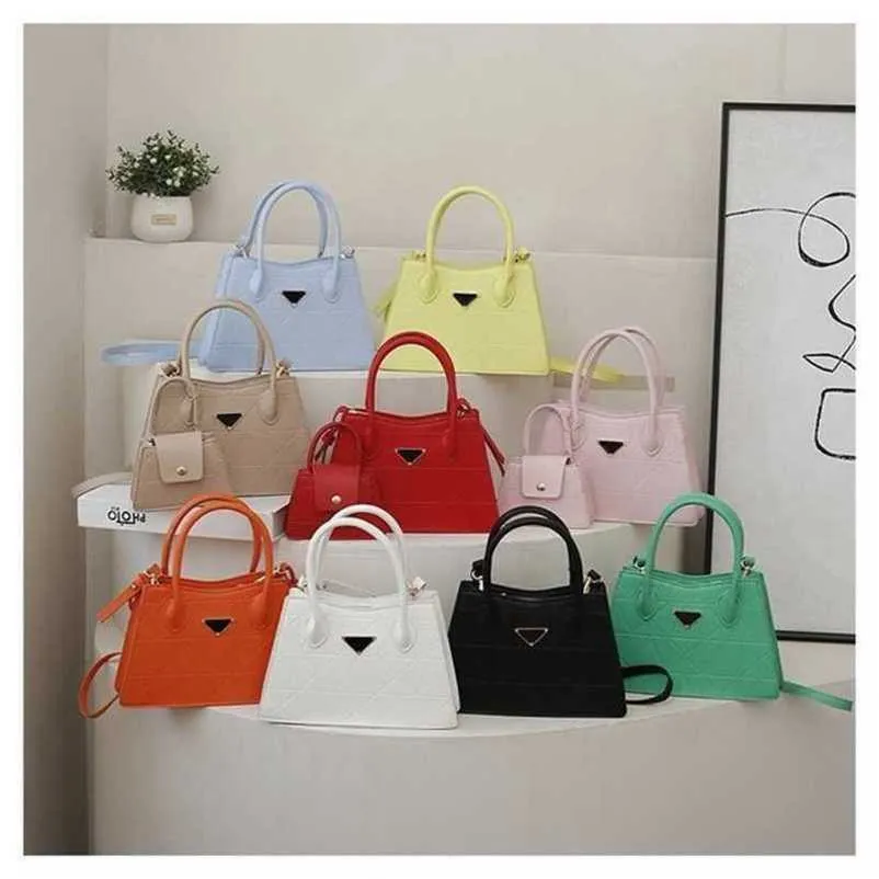 Bolso de diseñador 2023 Tote de verano 20% de descuento se pueden mezclar lotes La versión coreana cuadrada portátil para niños y madres de este año para mujeres es simple