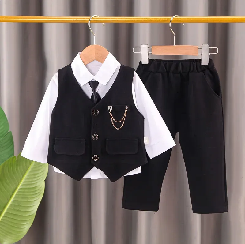 Ensembles de vêtements 2023 Mode Enfants Porter Bébé Chaîne Gilet Gentleman Costume Garçon Couleur Unie Cravate Chemise Trois Pièces Soirée Formelle Dres 231109