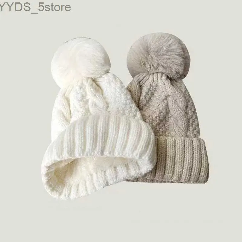 Bonnet/Skull Caps Nouveau hiver torsion tricot chapeau pour femmes fourrure pompon épais peluche casquette bonnet couleur unie dames chaud Ski neige Skullies bonnets YQ231108