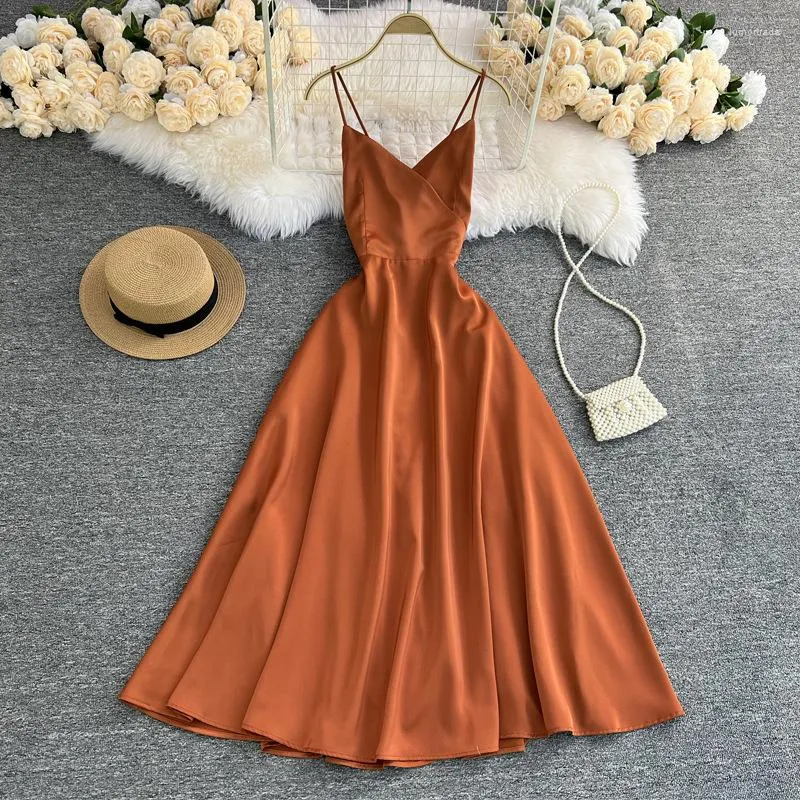 Abiti casual Elegante abito da festa per le donne Retro raso Sexy bretelle bianche con scollo a V Summer Beach Long Halter Bow Vestidos femminili