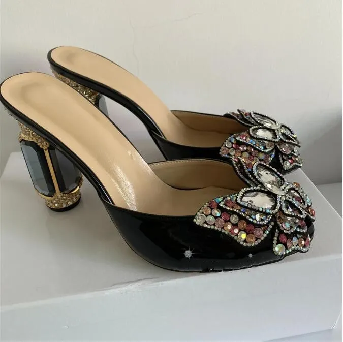 Cristal papillon-fleur fête sandales femmes diamant talons hauts Sexy Peep Toe en cuir verni Slingbacks strass piste Mules